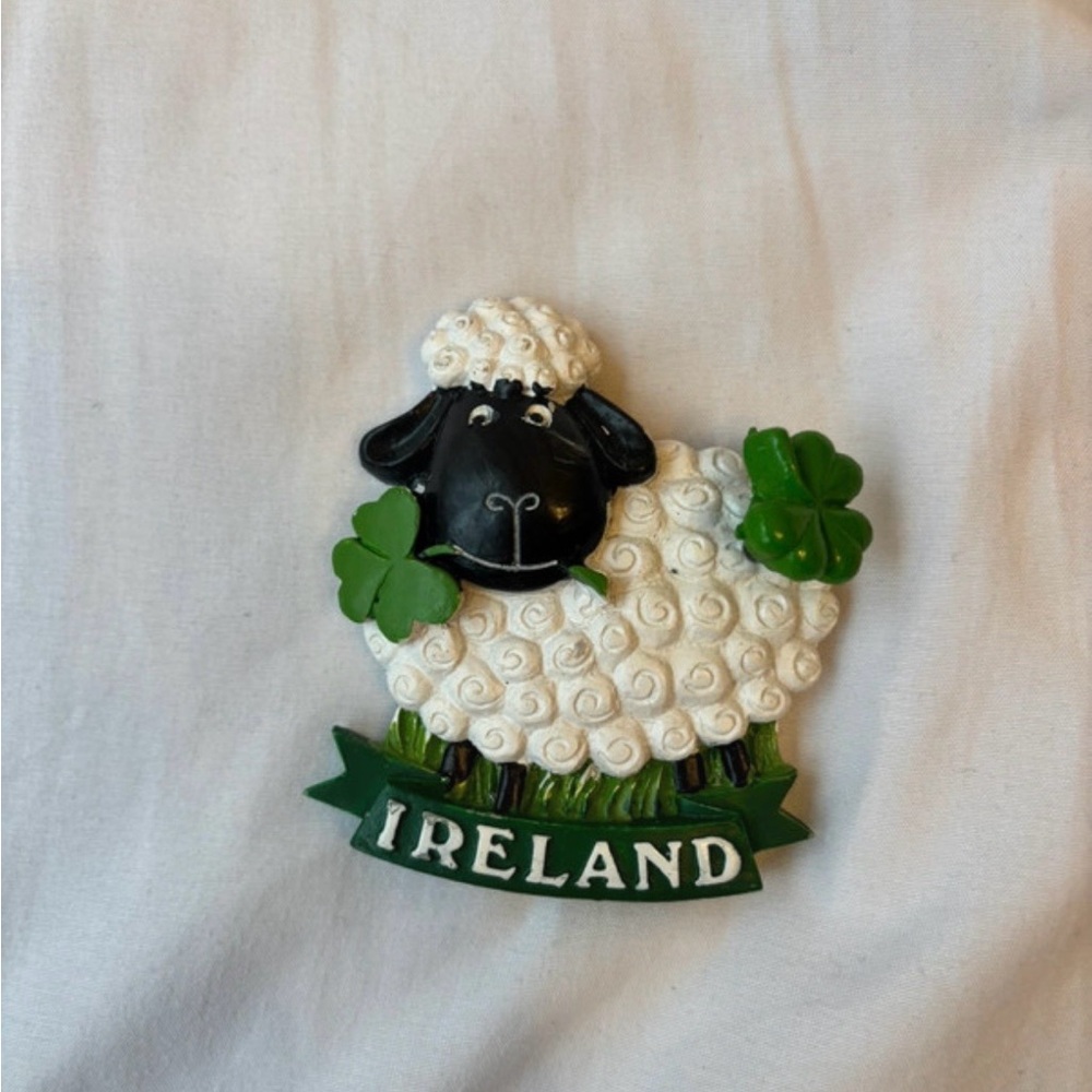 Official Ireland Sheep Collectible Tourist Travel Magnet Souvenir